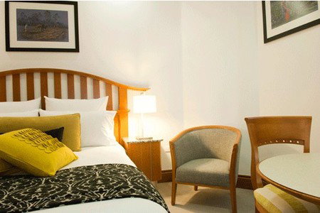 The Inchcolm Hotel - Tourism Cairns 0