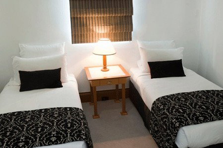 The Inchcolm Hotel - Tourism Cairns 1