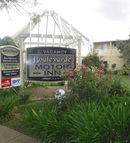 Boulevarde Motor Inn - Tourism Cairns 0
