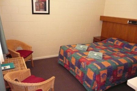 Glossop Motel - Tourism Cairns 1