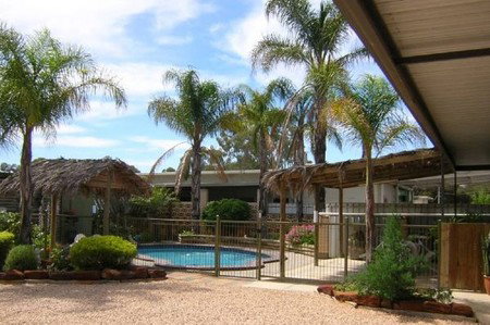 Glossop Motel - Tourism Cairns 2
