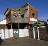 Black Dolphin Townhouse and Apartment - Tourism Cairns