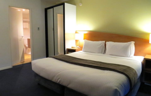 Waldorf Apartment Hotel - Tourism Cairns 0