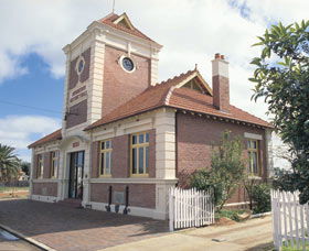 Merredin Town Hall - Tourism Cairns 0