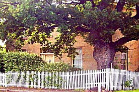 Oak Lodge - Tourism Cairns 0