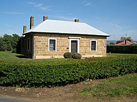 Oatlands Court House - Tourism Cairns 0
