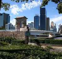 Former Victoria Bridge Abutment Memorial - Tourism Cairns