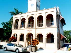 Mackay Town Hall - Tourism Cairns 0