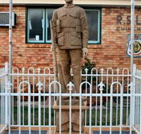 Soldier Statue Memorial Chinchilla - Tourism Cairns