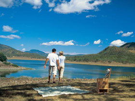 Lake Maroon - Tourism Cairns 0