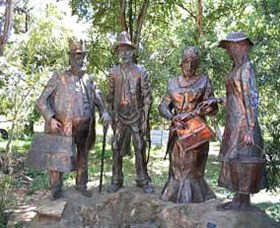 Dad, Dave, Mum And Mabel - Tourism Cairns 1