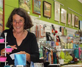 Artists On Parade Art Gallery - Tourism Cairns 0