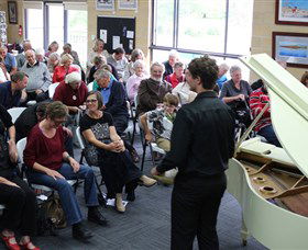 Artists On Parade Art Gallery - Tourism Cairns 2