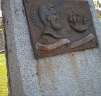 Thunderbolt's Statue and Constable Walker Memorial - Tourism Cairns