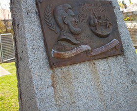 Thunderbolt's Statue And Constable Walker Memorial - Tourism Cairns 0