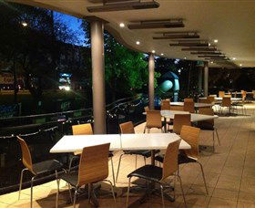 Castle Hill Tavern - Tourism Cairns 0