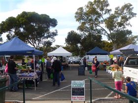 Riverland Farmers Market - Tourism Cairns 2