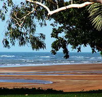 Beachfront Hotel - Tourism Cairns