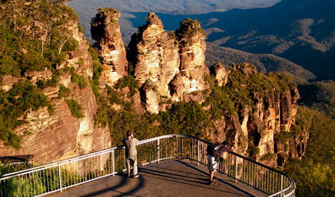 Echo Point Lookout (Three Sisters) - Tourism Cairns 0