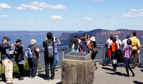 Echo Point Lookout (Three Sisters) - Tourism Cairns 1