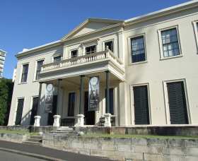 Elizabeth Bay House - Tourism Cairns 3