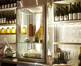 East Coast Lounge - Tourism Cairns 0