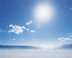 Hawks Nest Beach - Tourism Cairns 0