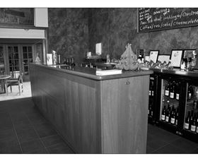 Roses Vineyard And Animal Farm - Tourism Cairns 0