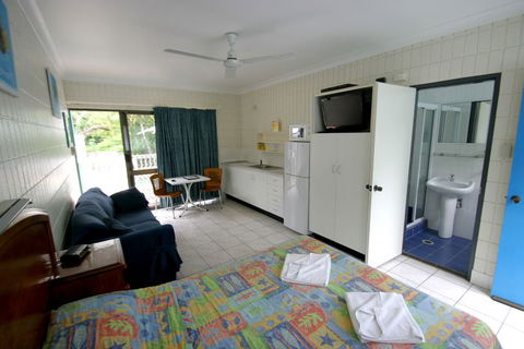 Tropical Palms Inn - Tourism Cairns 0