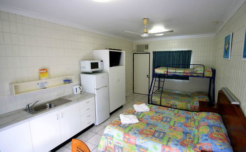 Tropical Palms Inn - Tourism Cairns 2
