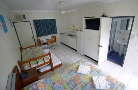 Tropical Palms Inn - Tourism Cairns 3