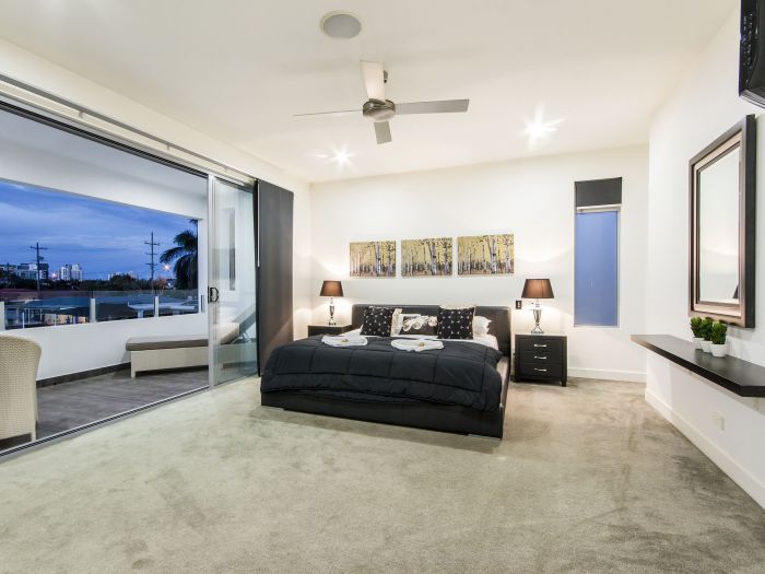 Broadbeach Waters QLD Tourism Cairns