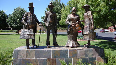 Dad, Dave, Mum And Mabel - Tourism Cairns 2