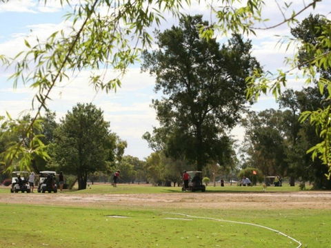 Warren Golf Club - Tourism Cairns 0