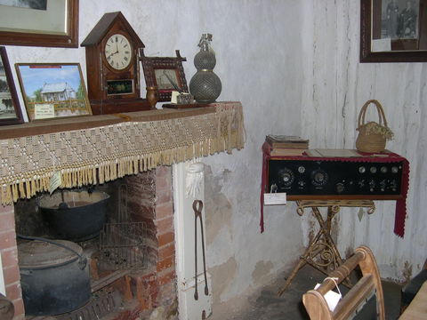 Early Settlers Cottage (Solly's Hut) - Tourism Cairns 1