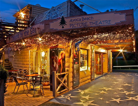 Avoca Beach Picture Theatre - Tourism Cairns 0