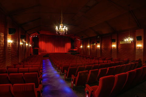 Avoca Beach Picture Theatre - Tourism Cairns 1
