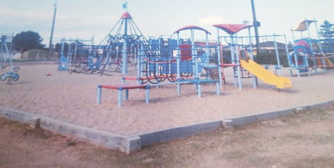 Edithburgh Playground - Tourism Cairns 0