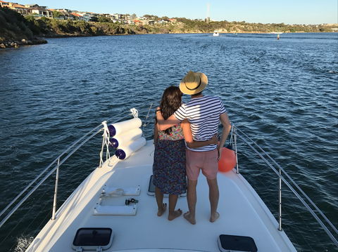 Cruising The  Swan River In At Sunset With Boutique Cruise - Tourism Cairns 2