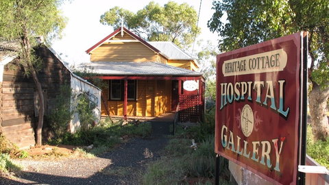 Lightning Ridge Heritage Cottage - Tourism Cairns 0