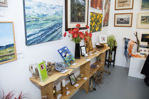 Lovett Gallery Cygnet - Tourism Cairns 0