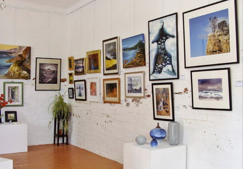 Lovett Gallery Cygnet - Tourism Cairns 2