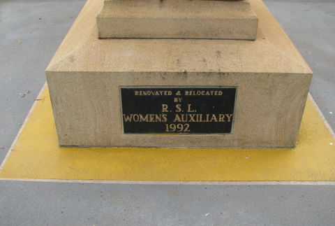 Soldier Statue Memorial, Chinchilla - Tourism Cairns 1