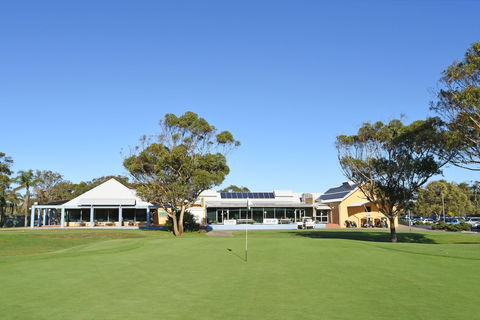 Hawks Nest Golf Club - Tourism Cairns 0