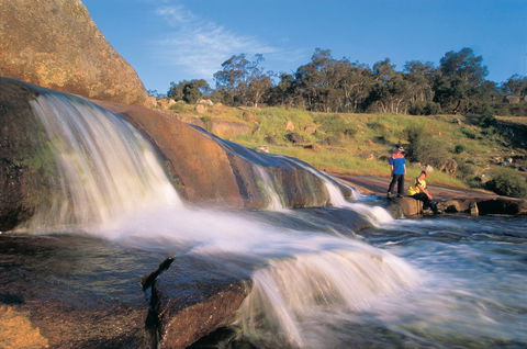 Perth Hills - Tourism Cairns 0