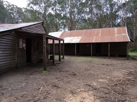 Razorback Hut - Tourism Cairns 0