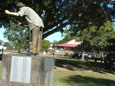 Cane Cutter Memorial - Tourism Cairns 1