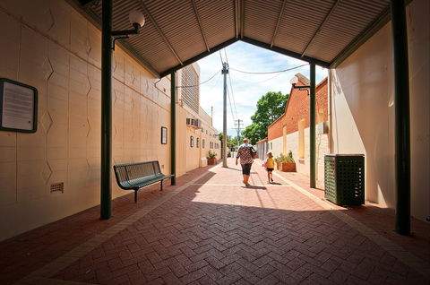 Kiesling Lane Heritage Walk - Tourism Cairns 0