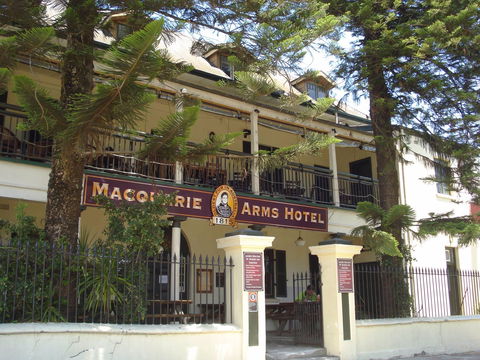 Macquarie Arms Hotel - Tourism Cairns 0