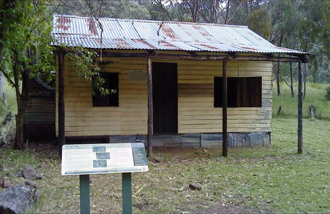 Scutts Hut - Tourism Cairns 0